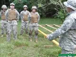 Cadet anally cvičené podľa svalnatý armádne kus